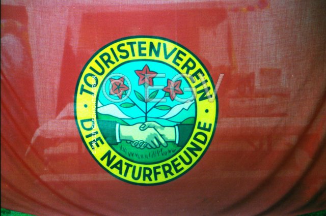 Fahne des Touristenvereins "die Naturfreunde-Eving", Gründung 06.01.1954 in der Osterfeld-Schule in Eving.