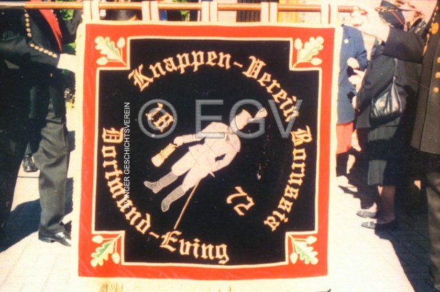 Die neue Fahne (Vorderseite) des Knappenvereins Borussia-Eving 1872, geweiht am 30.05.1997 in der Marien-Kirche zu Obereving