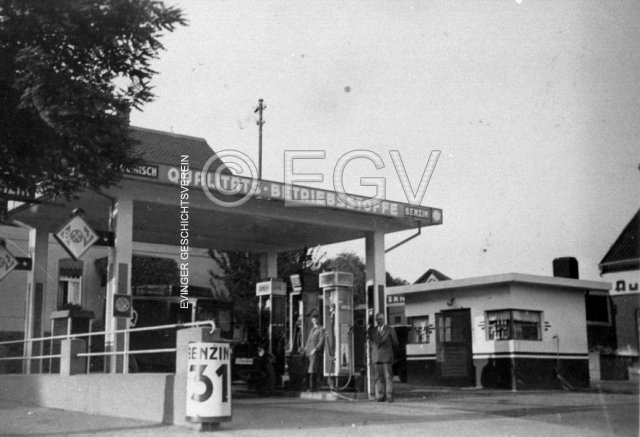 Tankstelle vor der Schmiede Finger, Evinger Straße 261. Um 1930