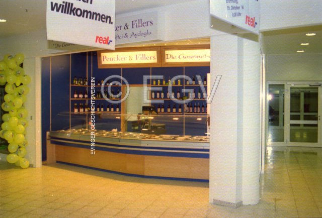 Feinkostgeschäft im Parterre des Einkaufs-Zentrum-Evinger-Mitte, 1998