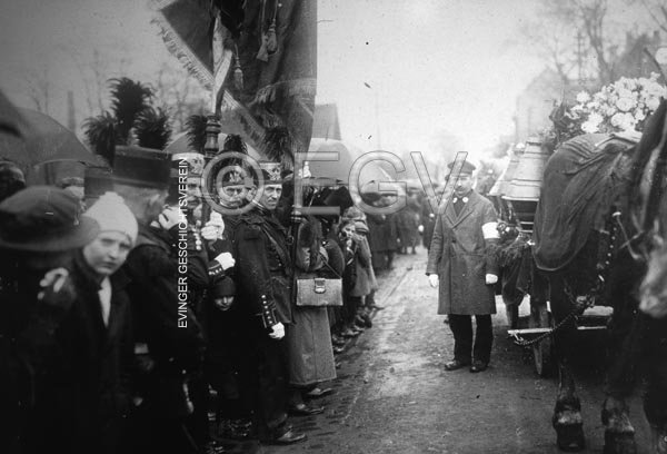 Grubenunglück am 11. Februar 1925: die Straßen sind gesäumt von Trauernden