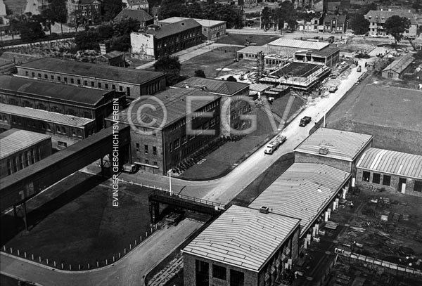 Blick vom Gasometer auf die Tagesanlagen (im Bau), rechts Bau des Lohnbüros, um 1950/55