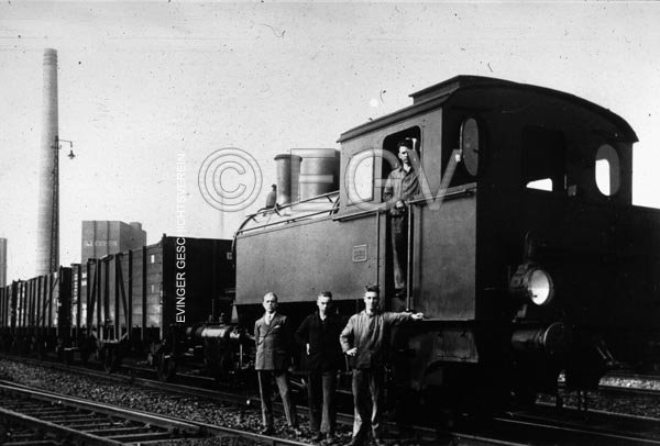 Minister Stein: Lokomotive mit Besatzung (links Bahnmeister Willi Dröge), 09.06.1958