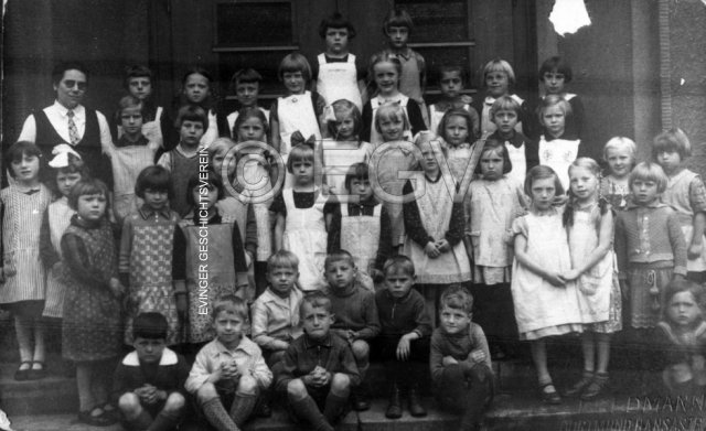 Klasse der Elisabeth-Schule mit Lehrerin Frau Zwettels, 1935