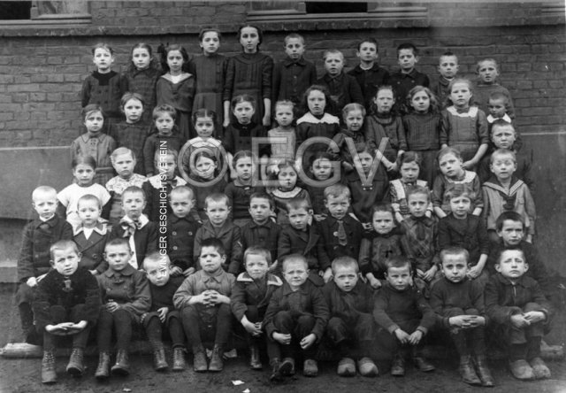 Schulanfang in der Graf-Konrad-Schule in Lindenhorst, 1913