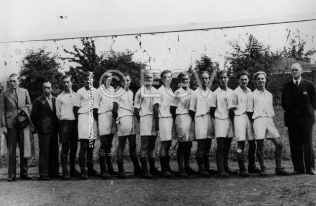 1e Jugend S.V.-Westfalia-09-Eving auf dem Grävingholz-Sportplatz, um 1948.